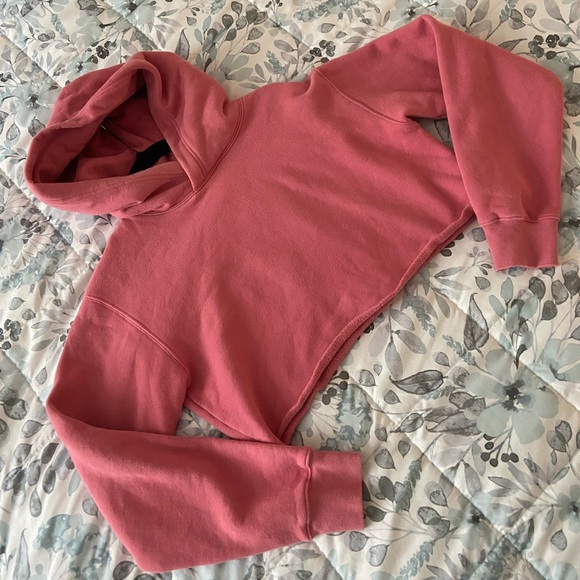 Aritzia TNA Cropped Hoodie Pink - Picture 6 of 11